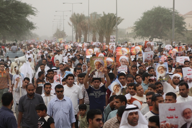 صور مسيرة الدفاع عن العلماء والصلاة المركزية خلف آية الله الشيخ عيسى قاسم