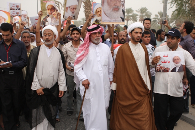 صور مسيرة الدفاع عن العلماء والصلاة المركزية خلف آية الله الشيخ عيسى قاسم
