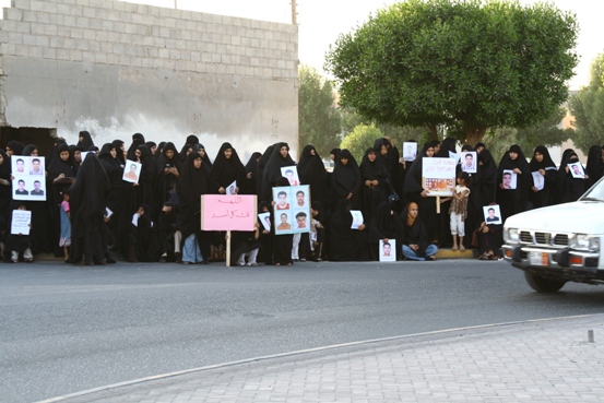 صور: اعتصام كرزكان الأول المطالب بالافراج عن المعتقلين 26 أبريل