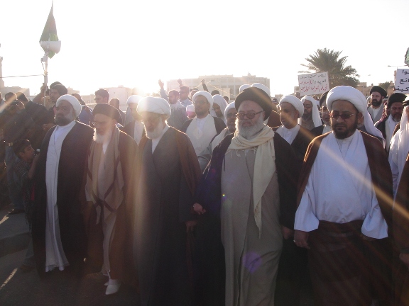 الآلاف يشاركون في مسيرة لبيك يا رسول الله