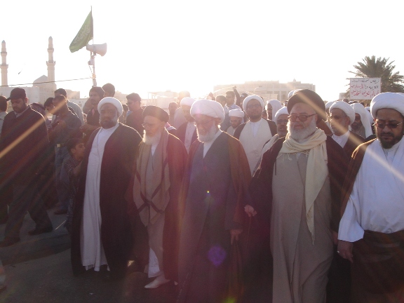 الآلاف يشاركون في مسيرة لبيك يا رسول الله